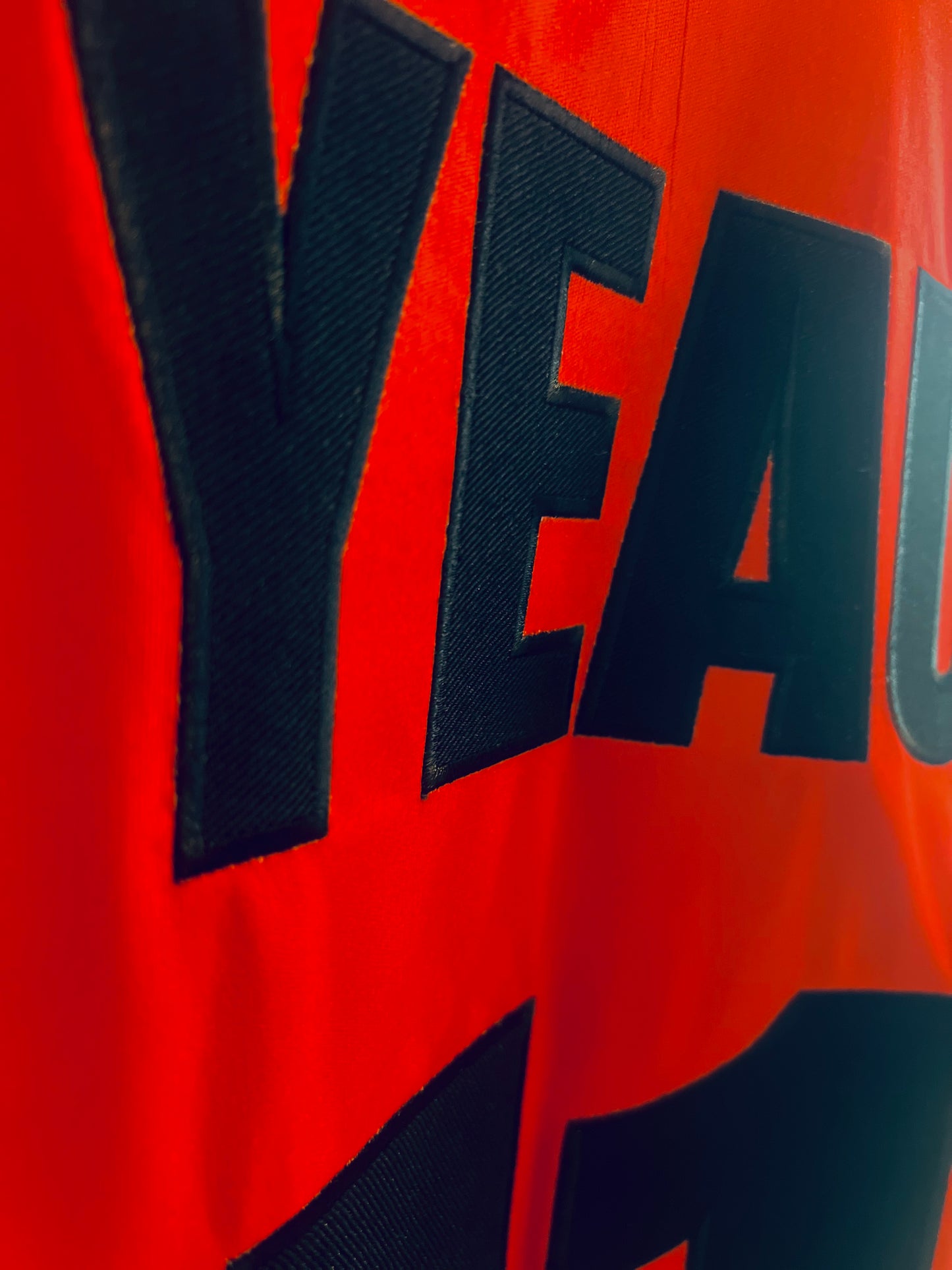 YEAUX 411 Authentic BBall Jersey - red/blakc